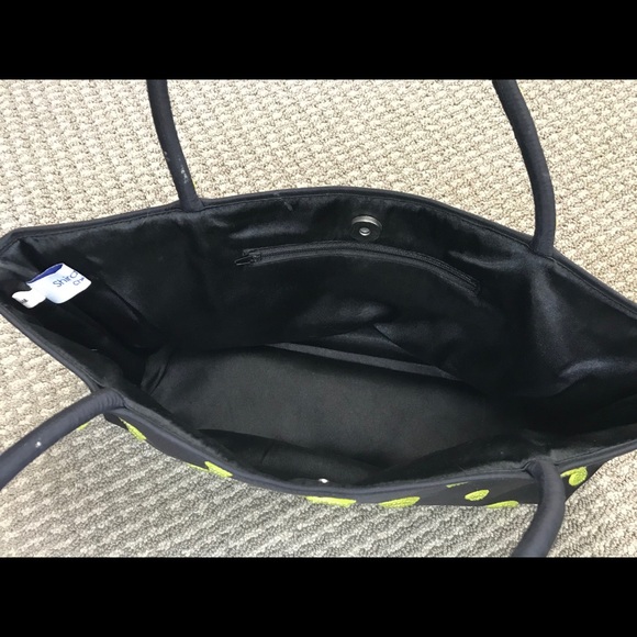 Black and green embroidered polka dot purse - Picture 3 of 4